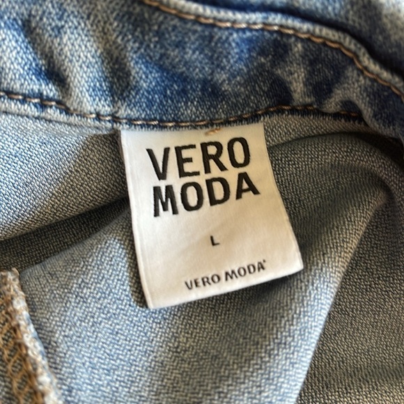 Vintage L Vero Moda  Jean jacket with great fading and 4 pockets - Picture 6 of 6